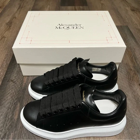 Alexander McQueen Oversized Sneaker - Picture 3 of 6